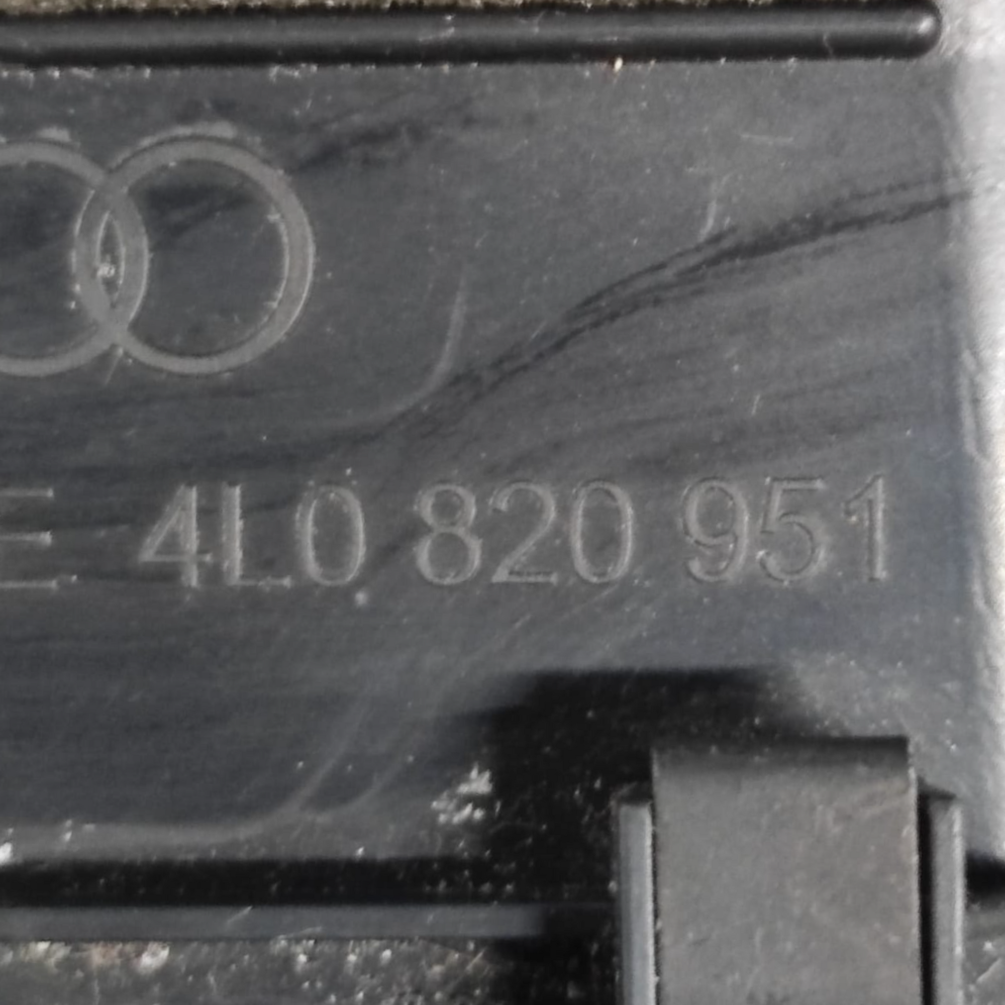 Bocchetta Air Central Dashboard Audi Q7 COD: 4L0820951 (2005-2015)