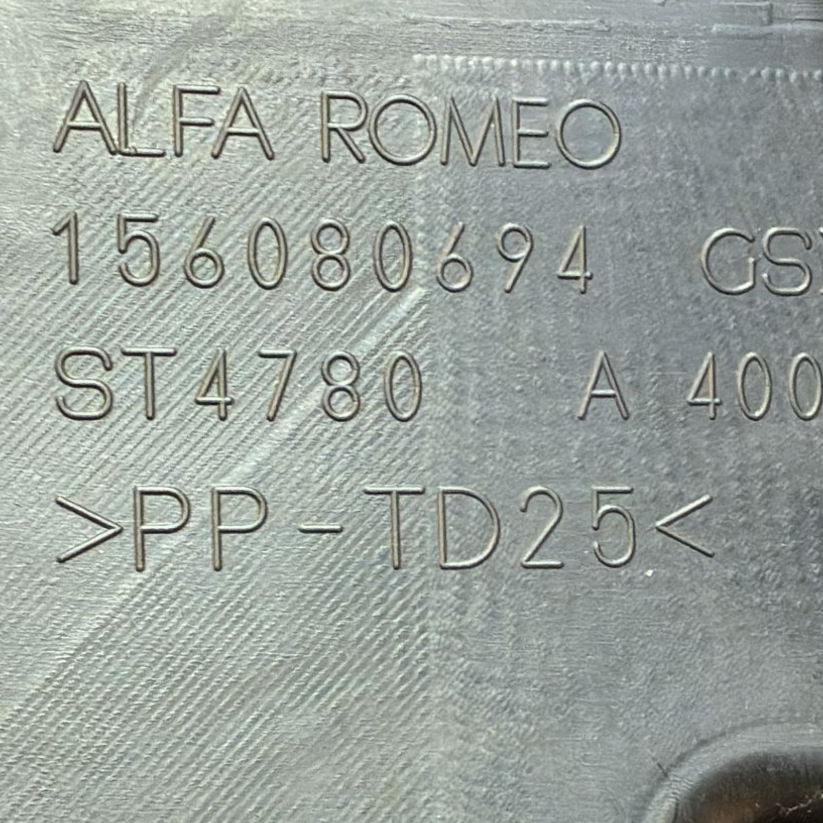Caja / cajón porta objetos alfa romeo mito cod: 156080694 (2008 - 2018) 