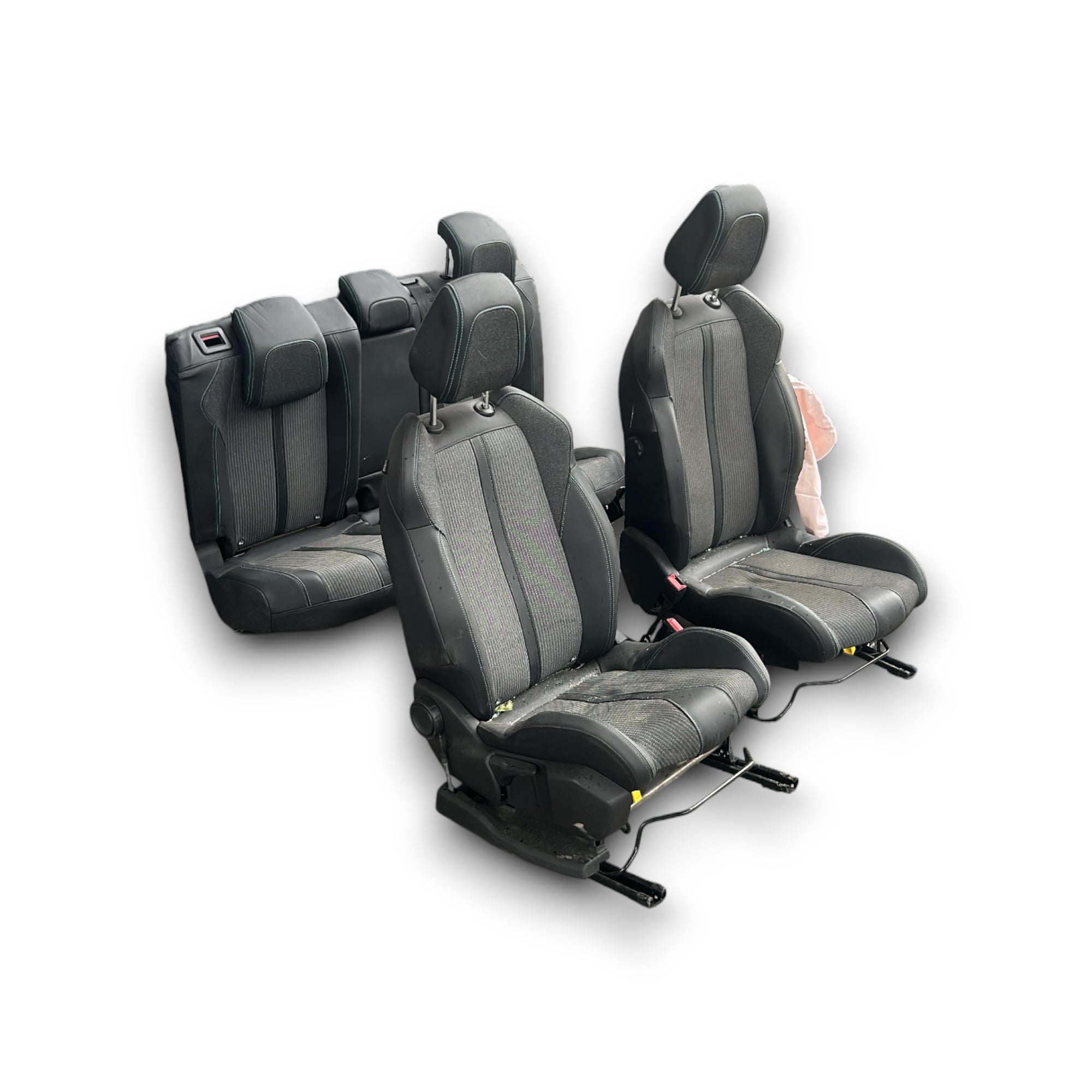 Square / ensembles en cuir et tissu noir et gris (GT - Ligne) Peugeot 3008 II (2016> 2023) avec des coutures bleues