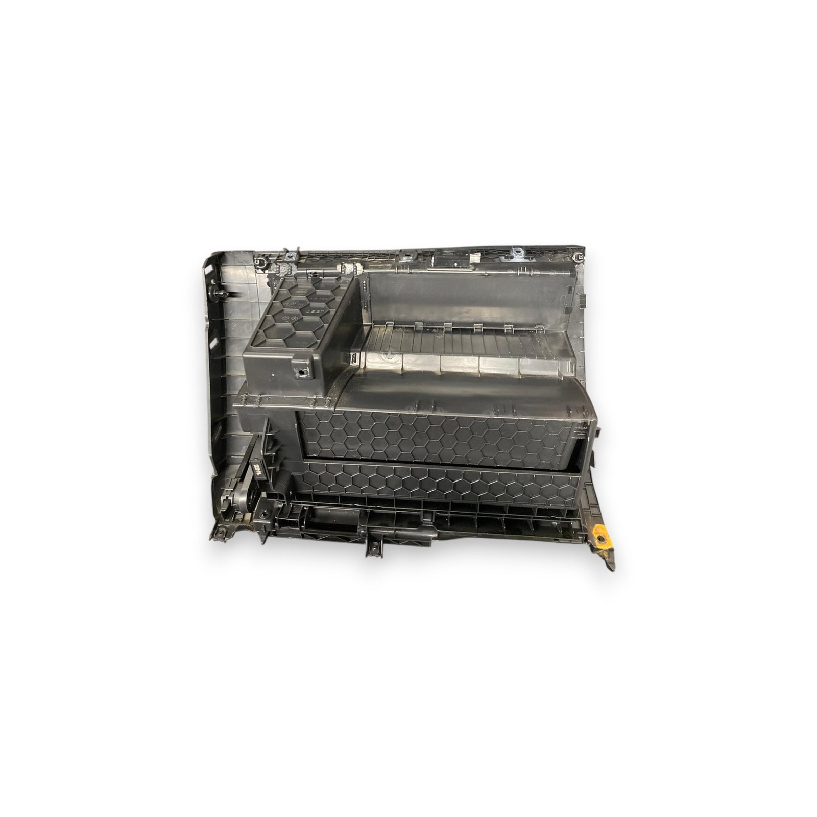 Чекмедже / съхранение на Cupra Formentor (2020-) COD: W05FB857095J