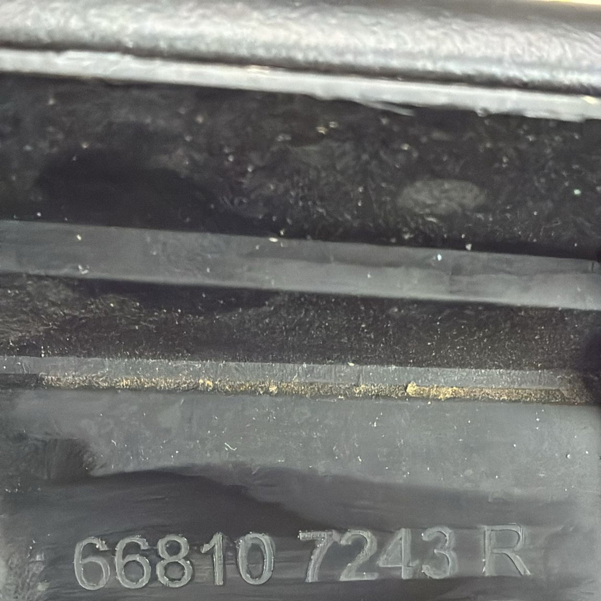 gocciolatoio parabrezza anteriore renault kadjar  cod . 668107243r (2019 >)