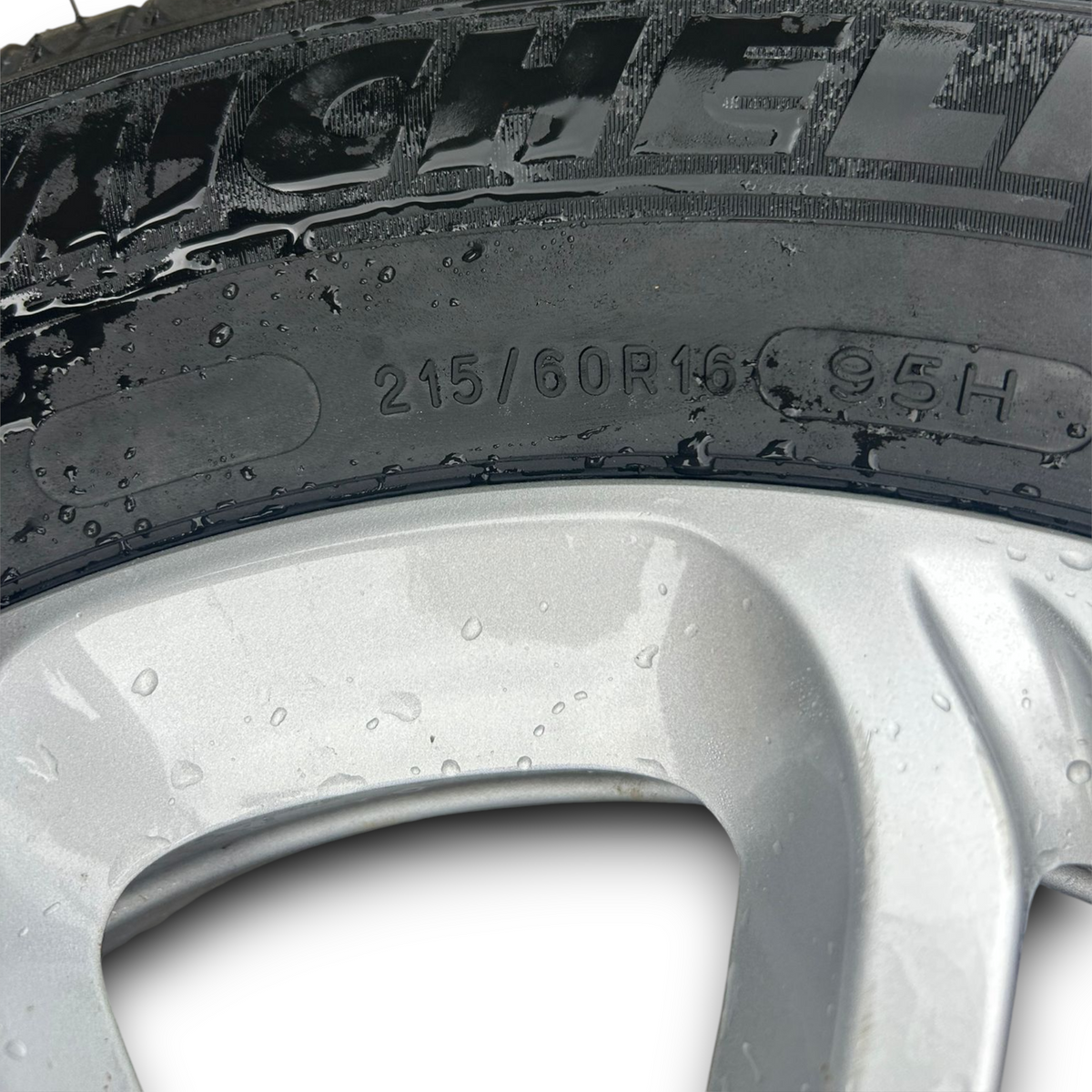 Cerchio in lega fiat 500x cod:735624966 (2014 > 2024) (215/60r16)