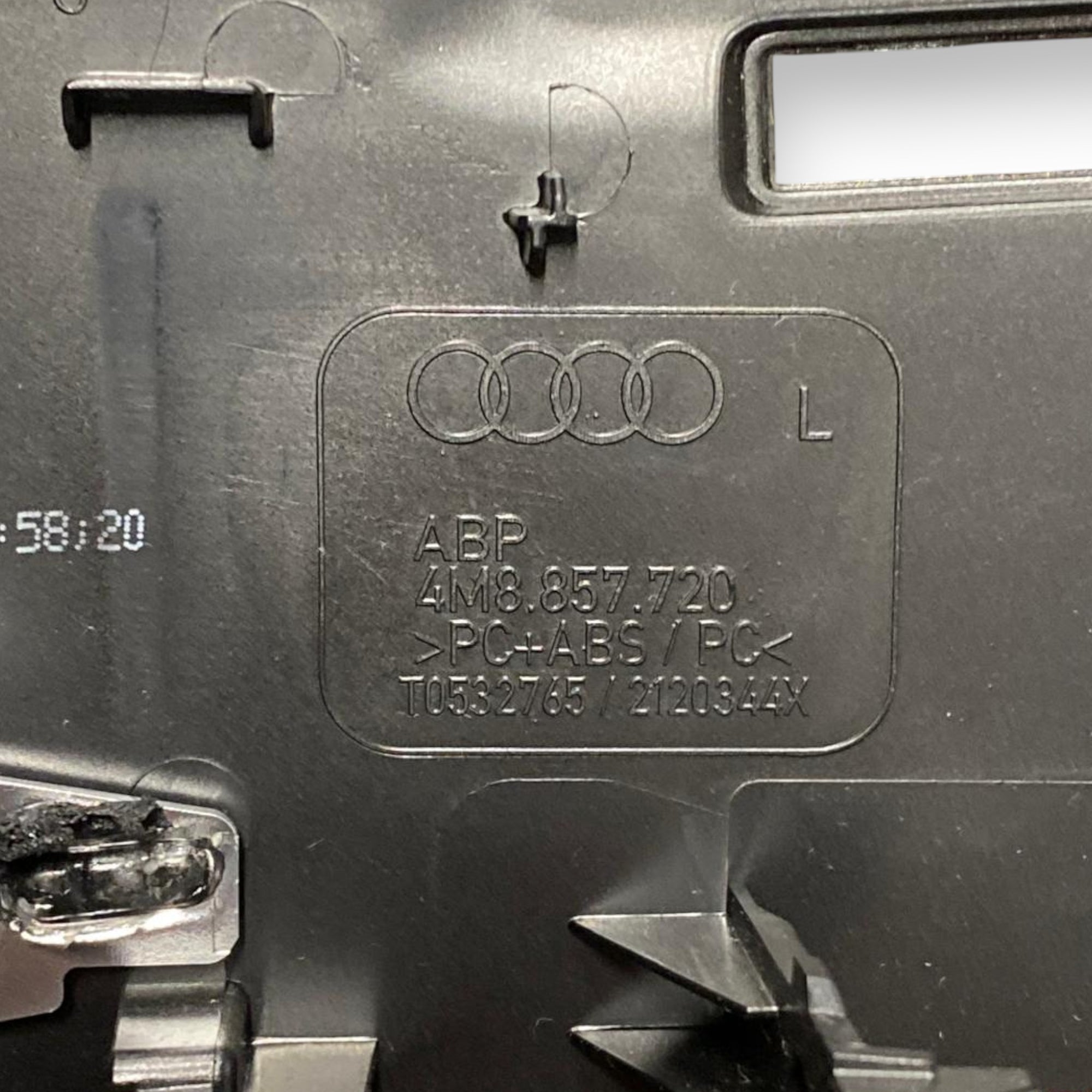 Rivestimento cruscotto laterale destro (dx) Audi Q8 S-Line (2018-2023) Cod: 4M8857720