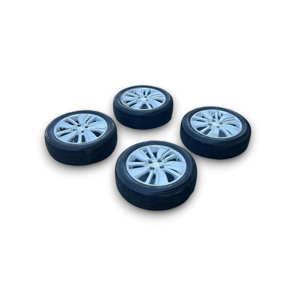 Set 4 cerchi in lega Suzuki Swift VI cod.43210-52r60 (4 fori / 185 / 55 r16) (2017 > )