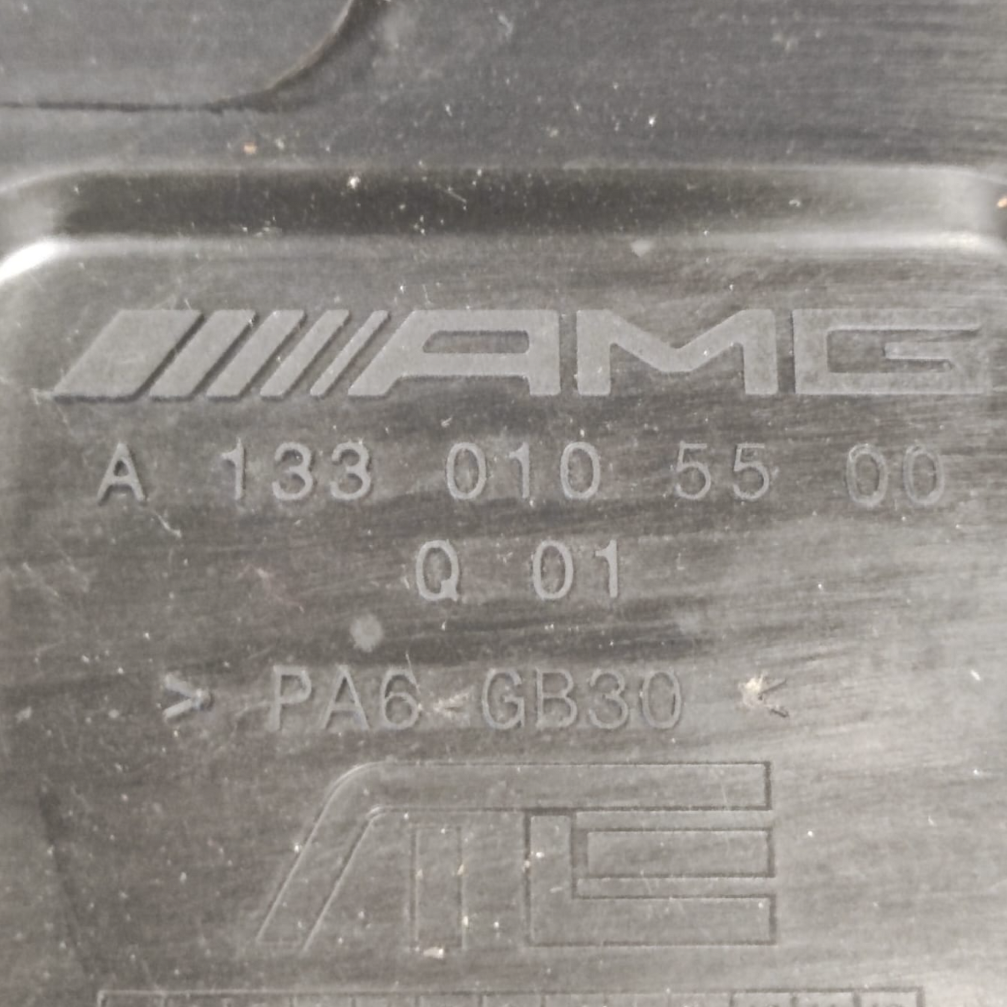 Carter / Motorabdeckung Mercedes Klasse A W176 A45 AMG 2.0 Benzin Cod: A1330105500 (2012-2018) 