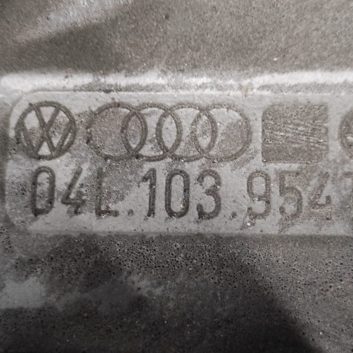 Karter / pokrov motorja audi a3 8v 2.0 diesel koda: 04l103954 (2012-2020)