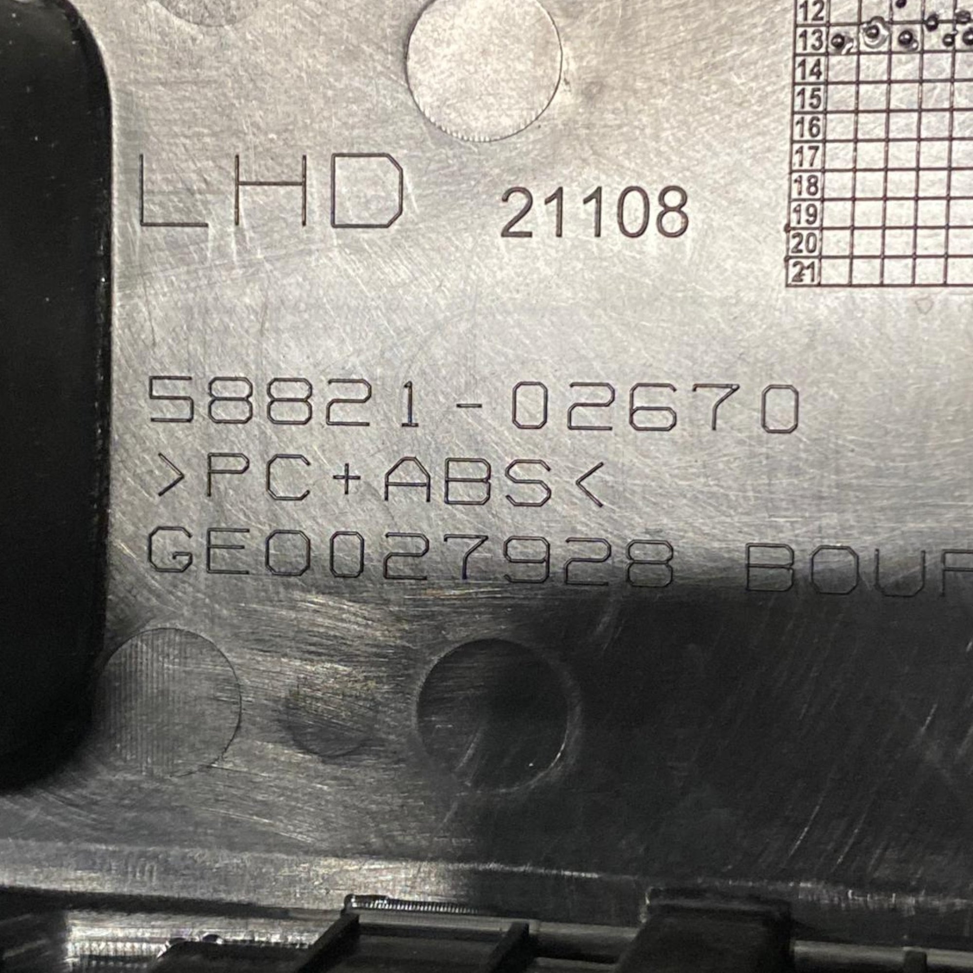 Rivestimento tunnel centrale toyota auris e180 (2012-2018) Cod: 58821-02670