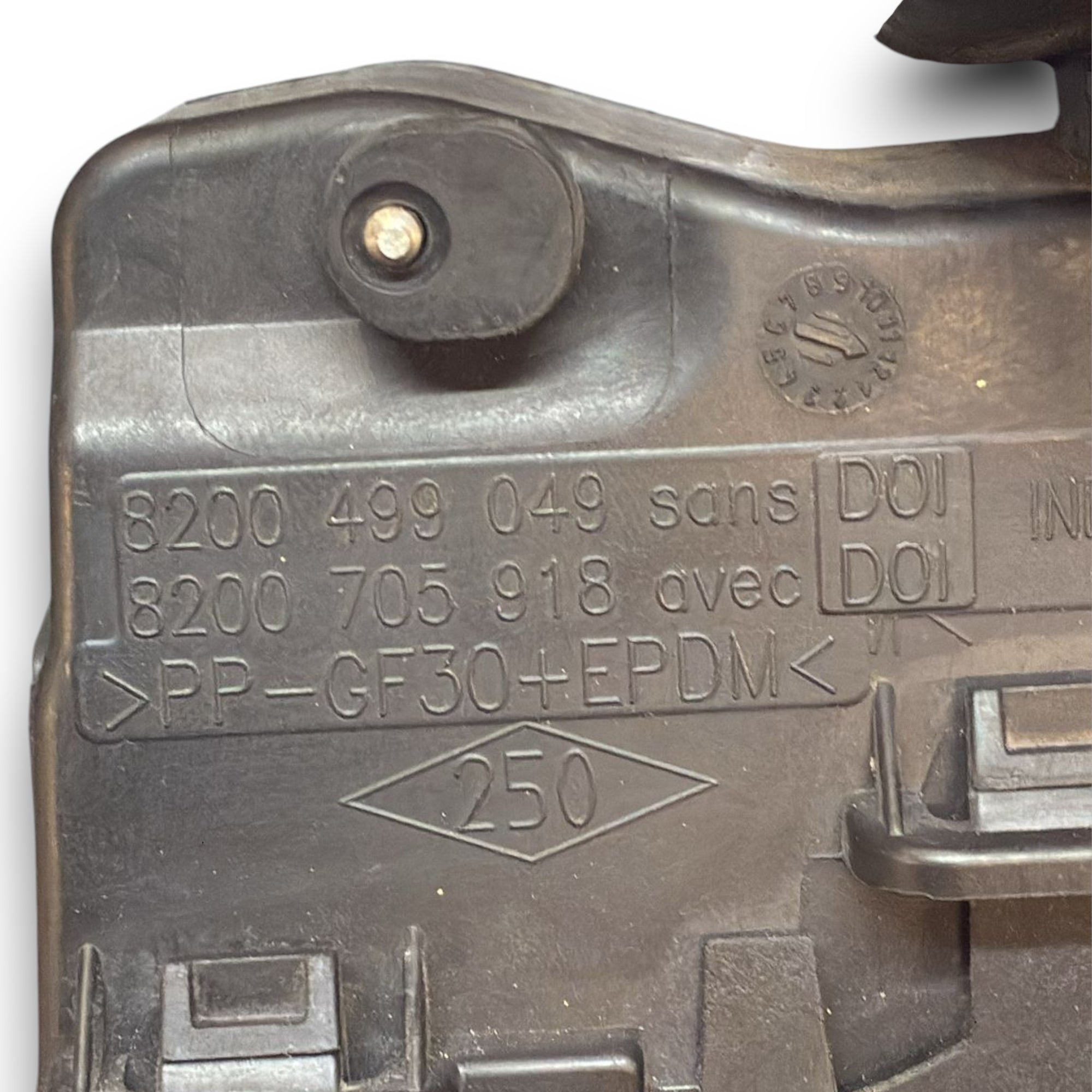 Bouchon de réservoir Renault Kangoo II code . 8200499049 1.6 essence (2008 > 2021) code . 8200705918 