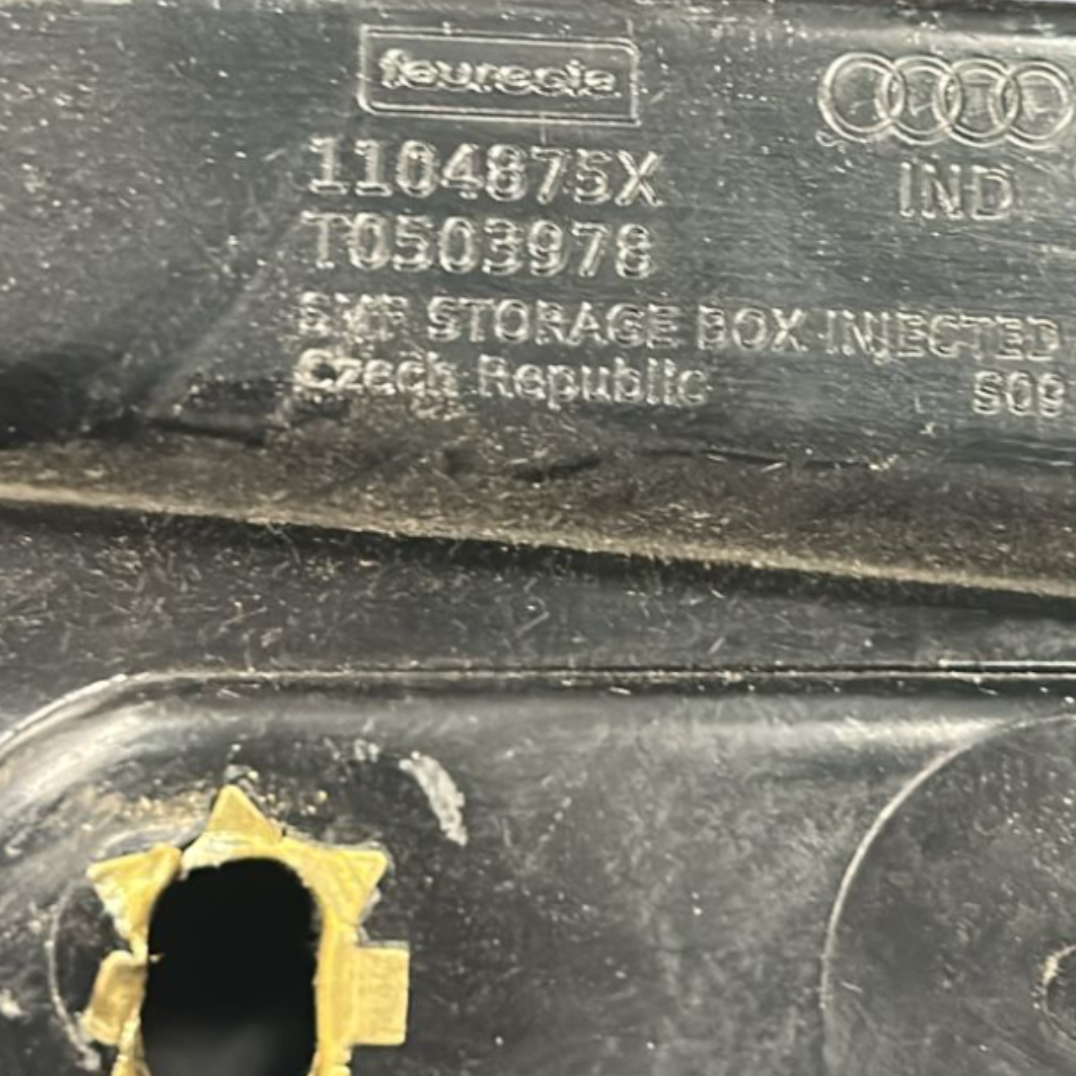 Predal / prostor za shranjevanje audi a3 8v kod:1104875X (2012 > 2020) 