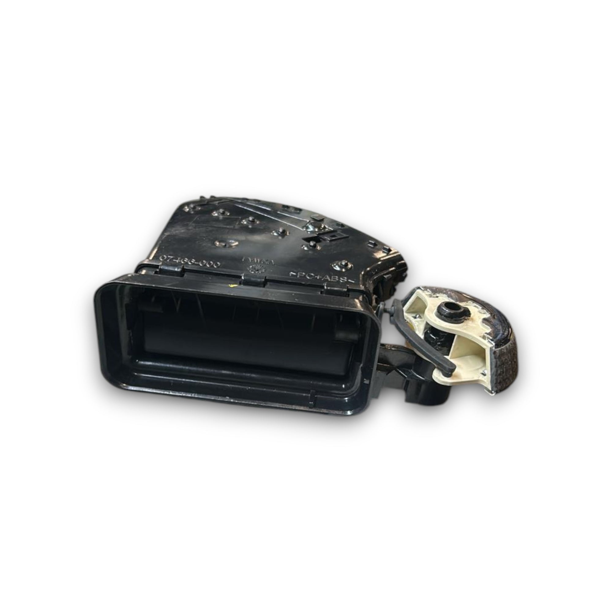 Zračna odprtina centralna desna Ford Kuga II kod.07466-001 (2012 > 2020) 
