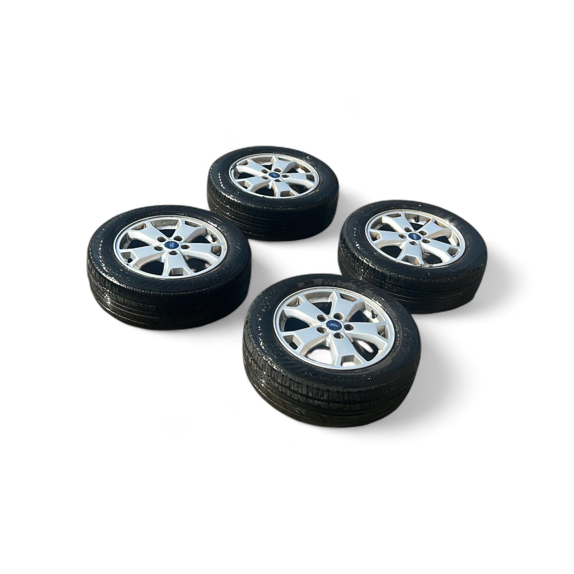 Set 4 cerchi in lega Ford Tourneo Connect (5 fori / 205 / 60 r16) (2013 > 2021)