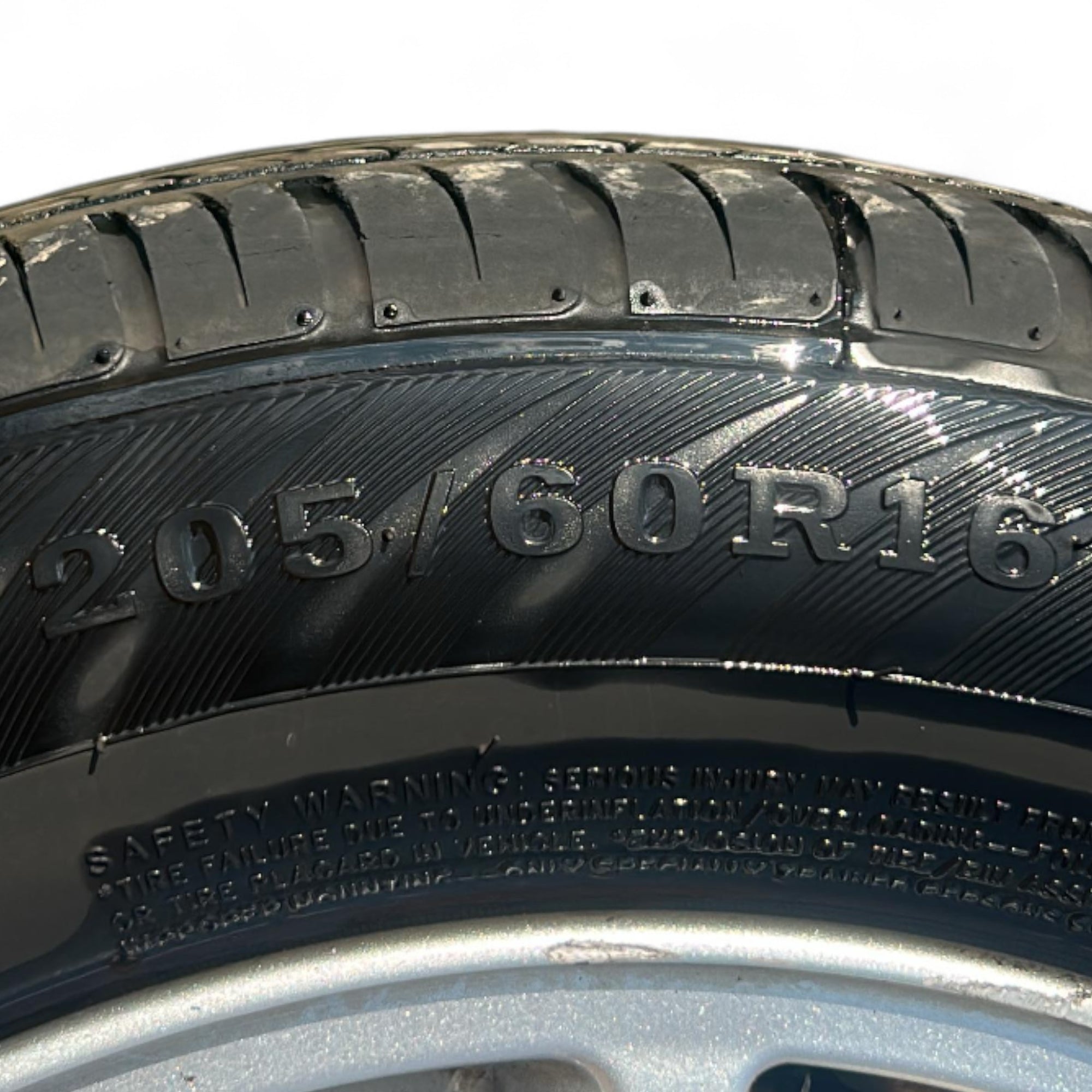 Set 4 cerchi in lega Ford Tourneo Connect (5 fori / 205 / 60 r16) (2013 > 2021)