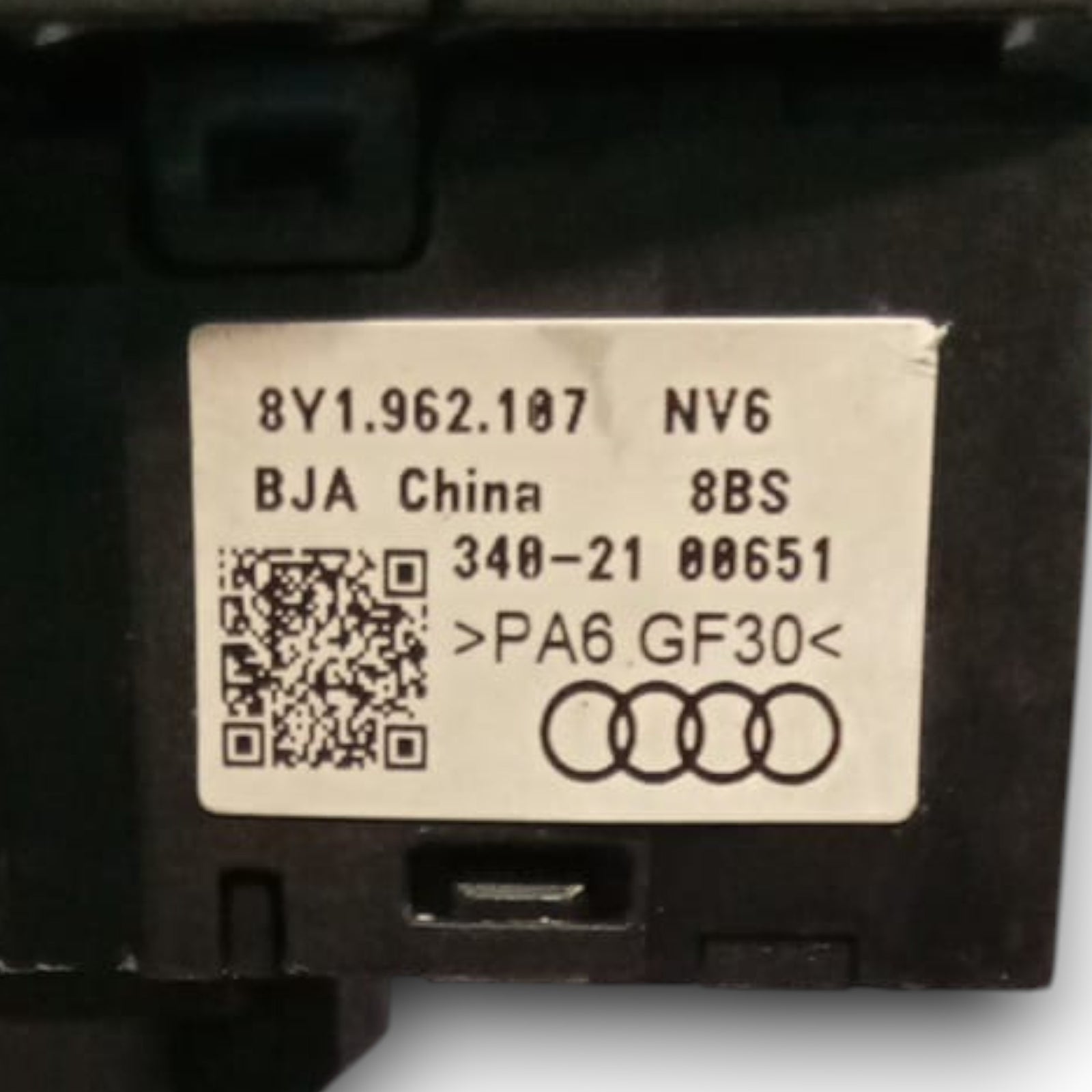 Button for opening / closing Audi A3 8Y code . 8Y1.962.107 (2020 >) 