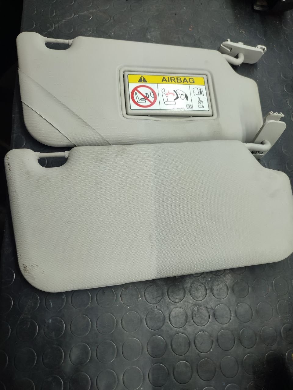 Alette parasole Ford Fiesta ( mk7 - 2017 ) - F&P CRASH SRLS - Ricambi Usati