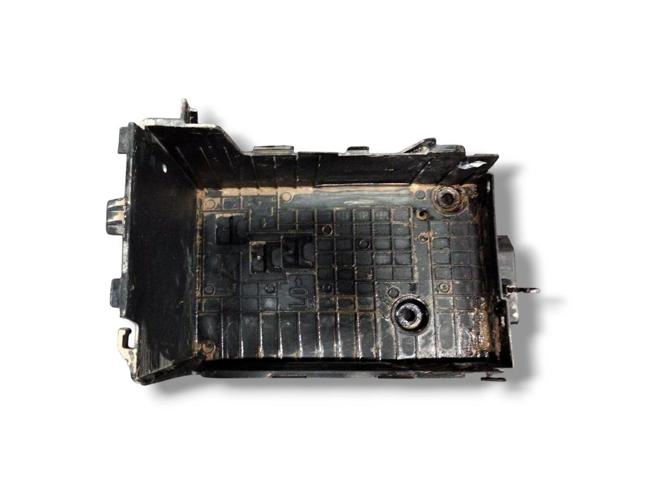 Alloggio / Supporto batteria Peugeot 208 (2019>) cod.9801801880 - F&P CRASH SRLS - Ricambi Usati