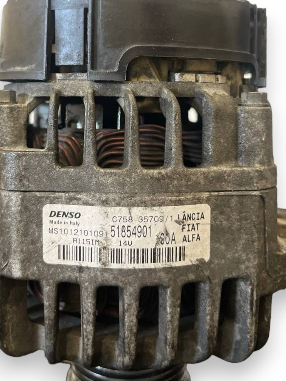 Alternatore Fiat Croma / Fiat Bravo / Lancia Delta / Alfa Romeo 159 / Fiat Grande Punto / Fiat Doblo' / Alfa Romeo Mito / Lancia Musa / Opel Insignia 1.6 / 2.0 Diesel (2005 al 2010) cod: 51854901 - F&P CRASH SRLS - Ricambi Usati