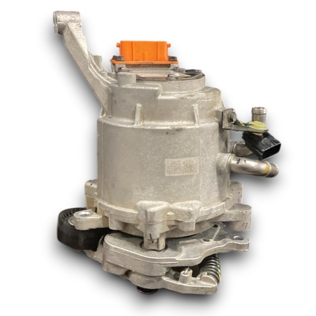 Alternatore Kia Sportage (NQ5) cod . 37390 - 2m900 1.6 hybrid (2021 >) - F&P CRASH SRL - Ricambi Usati