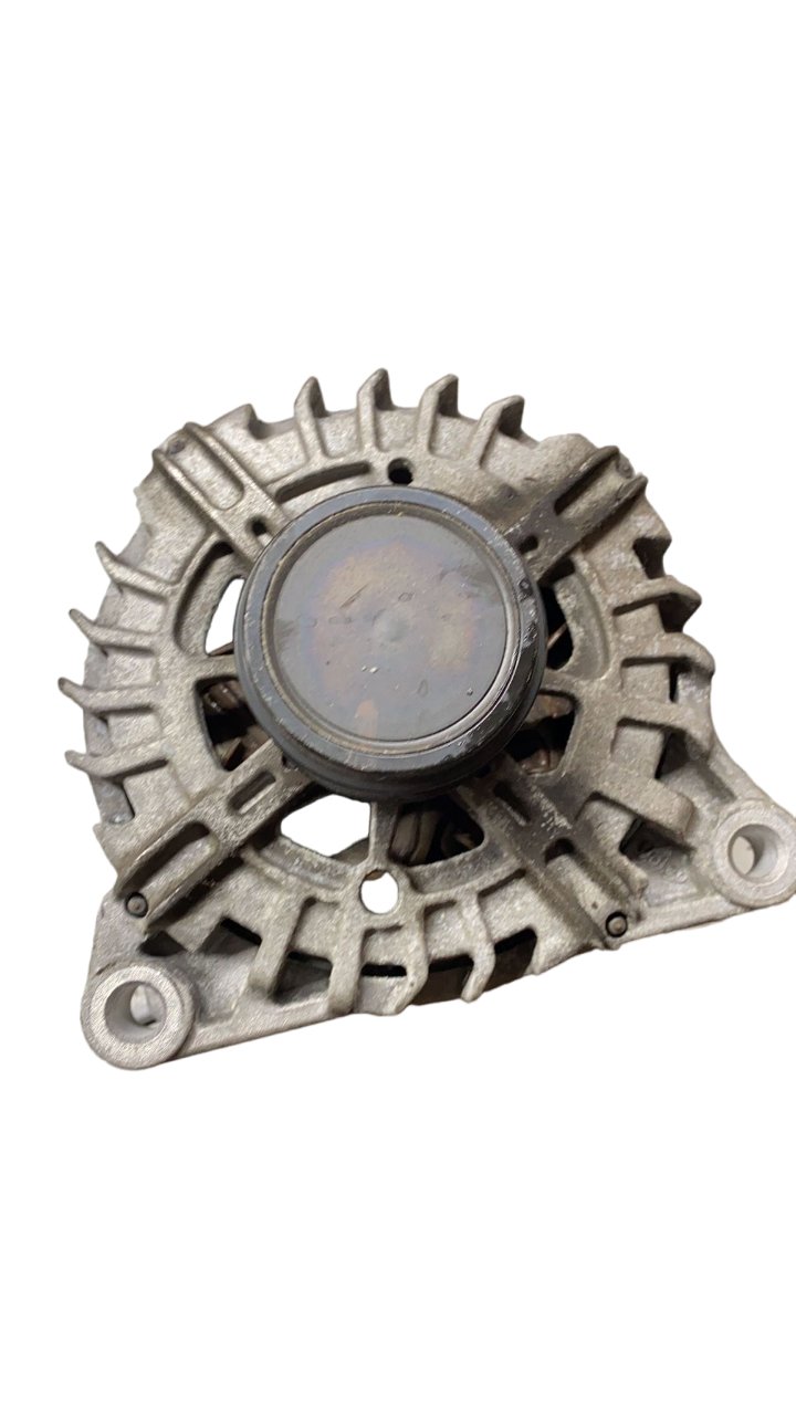 Alternatore Peugeot 208 1.6 diesel (2016) COD:9810525380 - F&P CRASH SRLS - Ricambi Usati