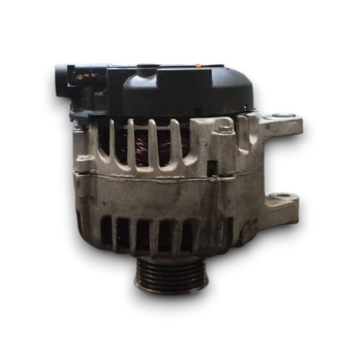 Alternatore peugeot 208 cod . 9835689480 1.2 benzina (2012-2019) - F&amp;P CRASH SRL - Ricambi Usati