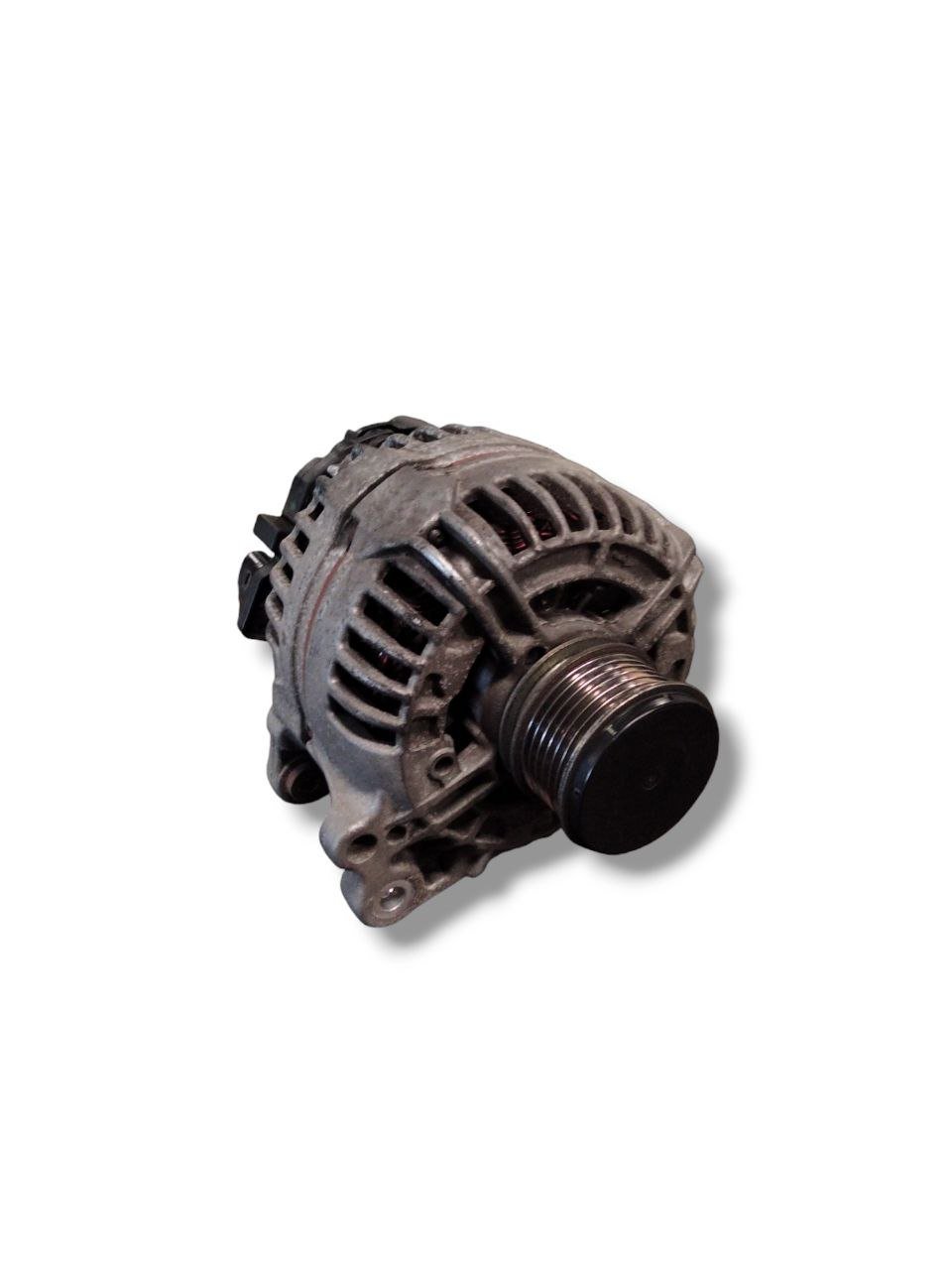 Alternatore Volkswagen Golf V 2.0 diesel (2003 - 2008) cod.0124525091 - 06F903023F - F&P CRASH SRLS - Ricambi Usati