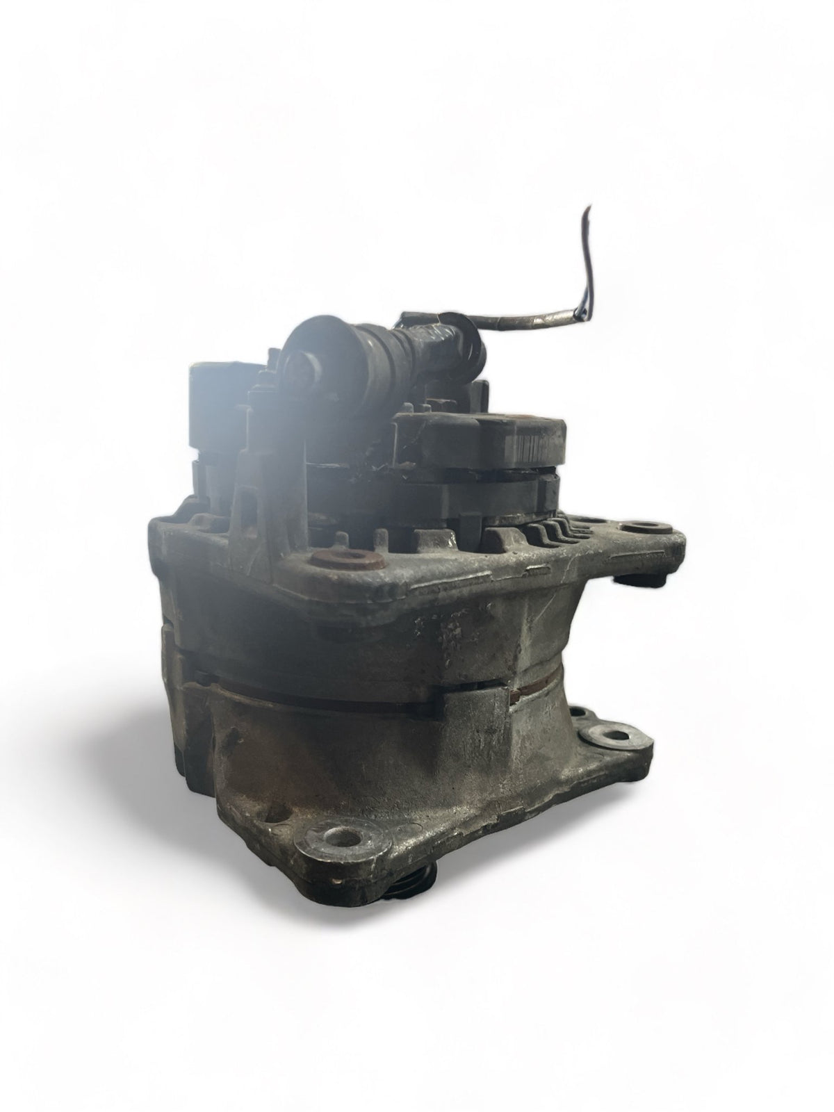 Alternatore Volkswagen Lupo ( 2002 ) 1.4b cod : 037903025L - F&P CRASH SRLS - Ricambi Usati