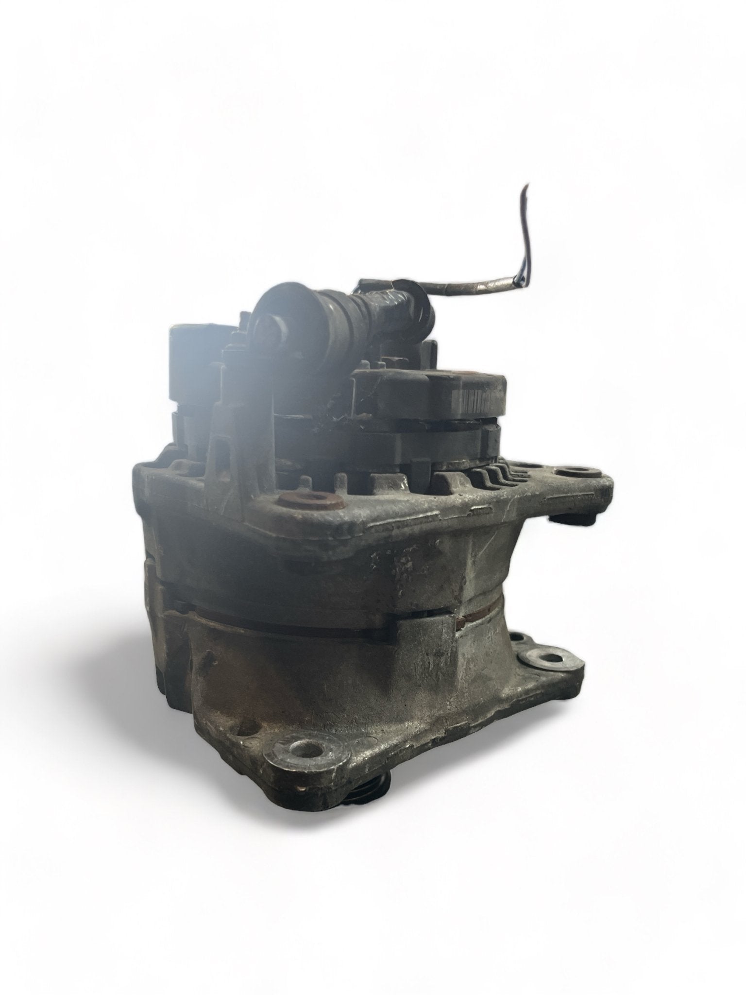 Alternatore Volkswagen Lupo ( 2002 ) 1.4b cod : 037903025L - F&P CRASH SRLS - Ricambi Usati