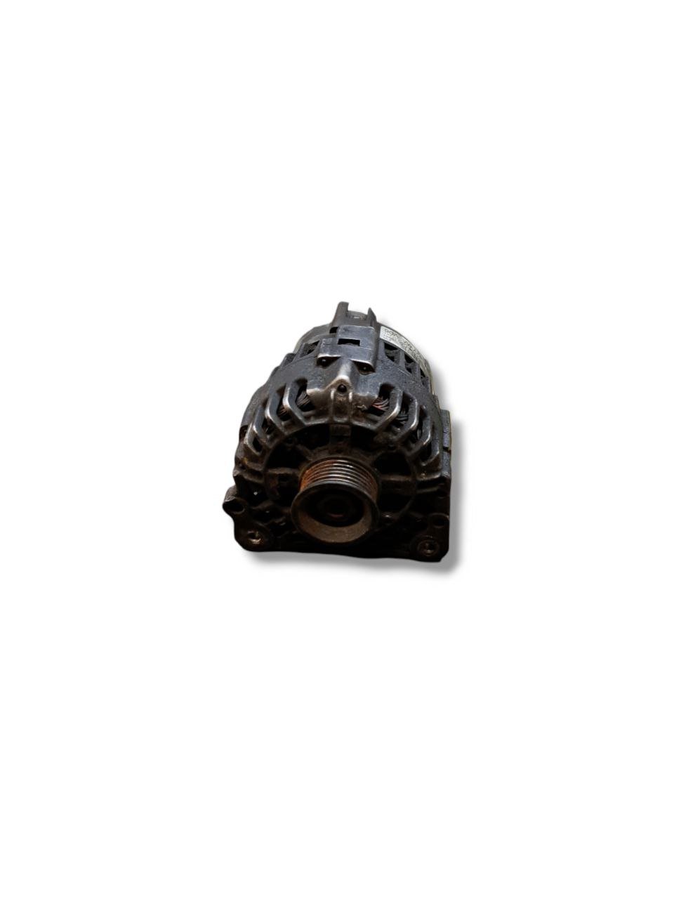 Alternatore Volkswagen Polo 9N / Skoda Fabia / Volkswagen Fox / Lupo / Audi A2 1.2b (2004) COD:03D903025J - F&P CRASH SRLS - Ricambi Usati