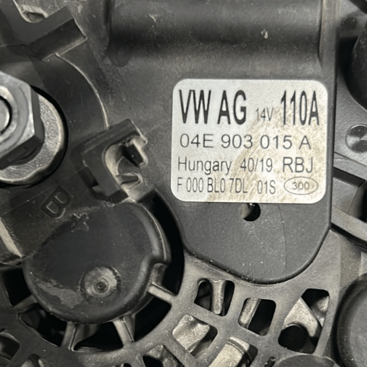 Alternatore volkswagen polo aw1 1.0 benzina cod:04E903015A (2017 >) - F&P CRASH SRLS - Ricambi Usati