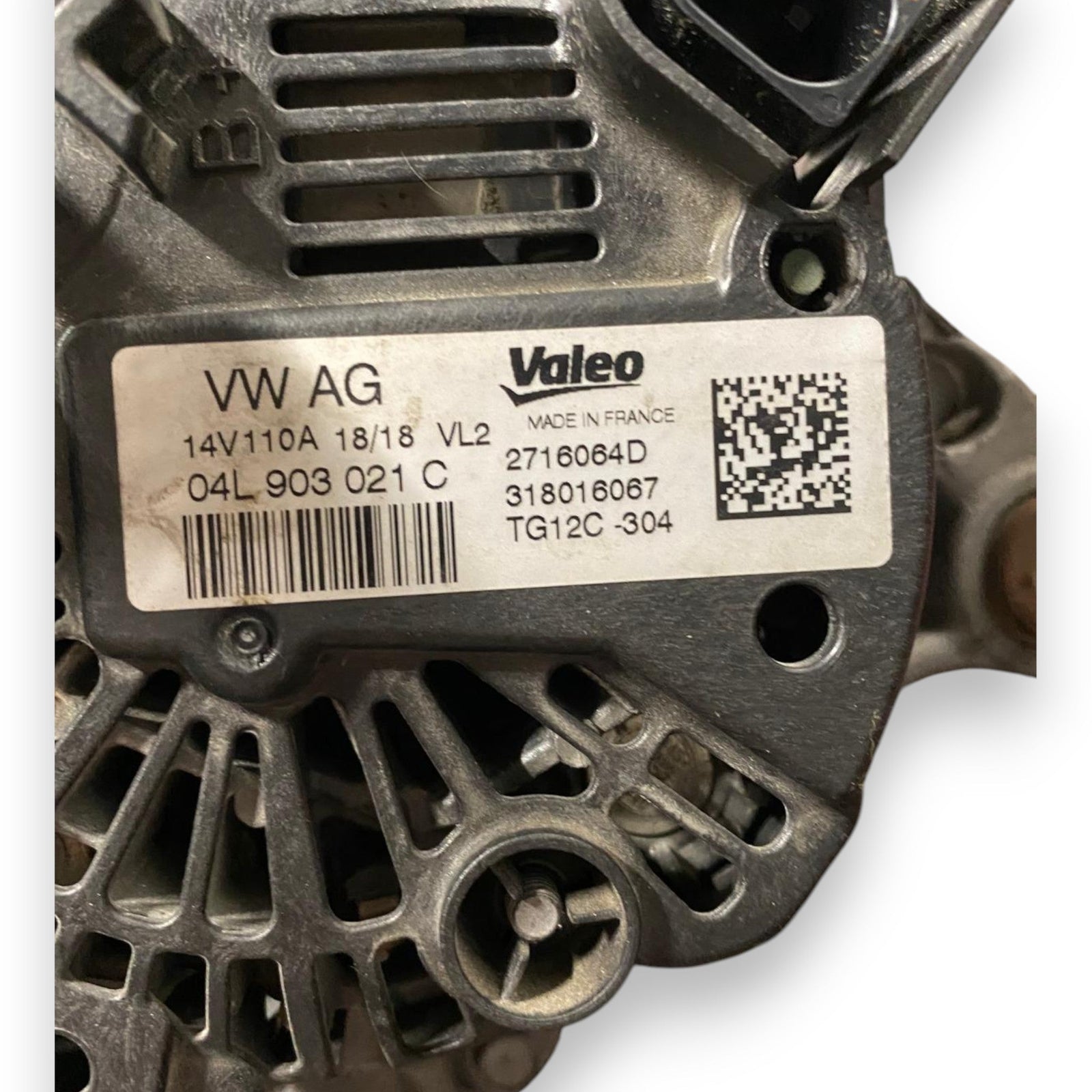 Alternatore Volkswagen Polo VI AW1 1.6 Diesel (2017 - ) Cod: 04L903021C - F&P CRASH SRLS - Ricambi Usati