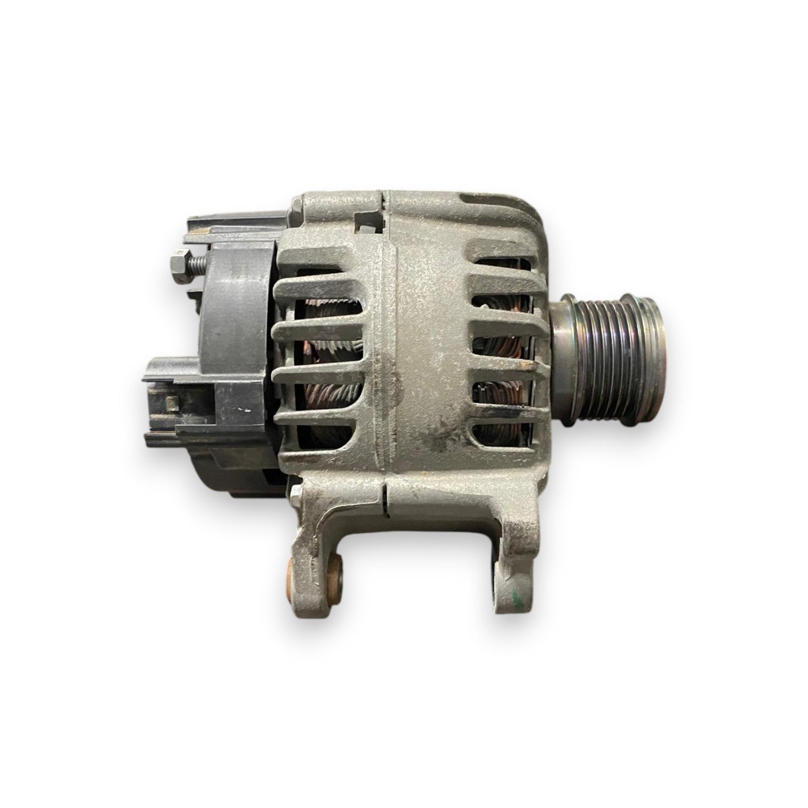 Alternatore Volkswagen Polo VI AW1 1.6 Diesel (2017 - ) Cod: 04L903021C - F&P CRASH SRLS - Ricambi Usati