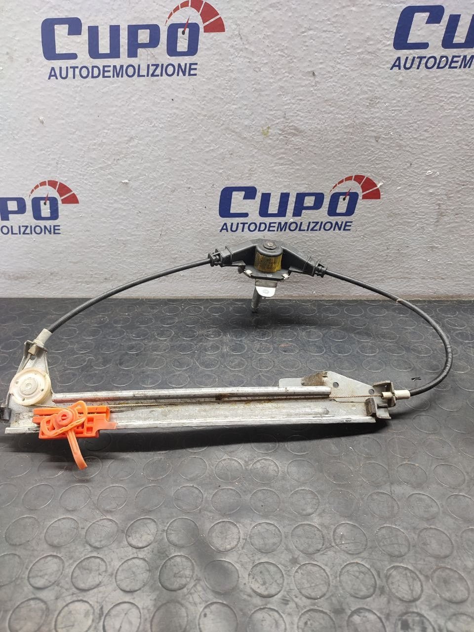 Alza Cristallo Manuale Posteriore Destro Fiat Grande Punto III Serie Cod:M 51723323 - F&P CRASH SRLS - Ricambi Usati