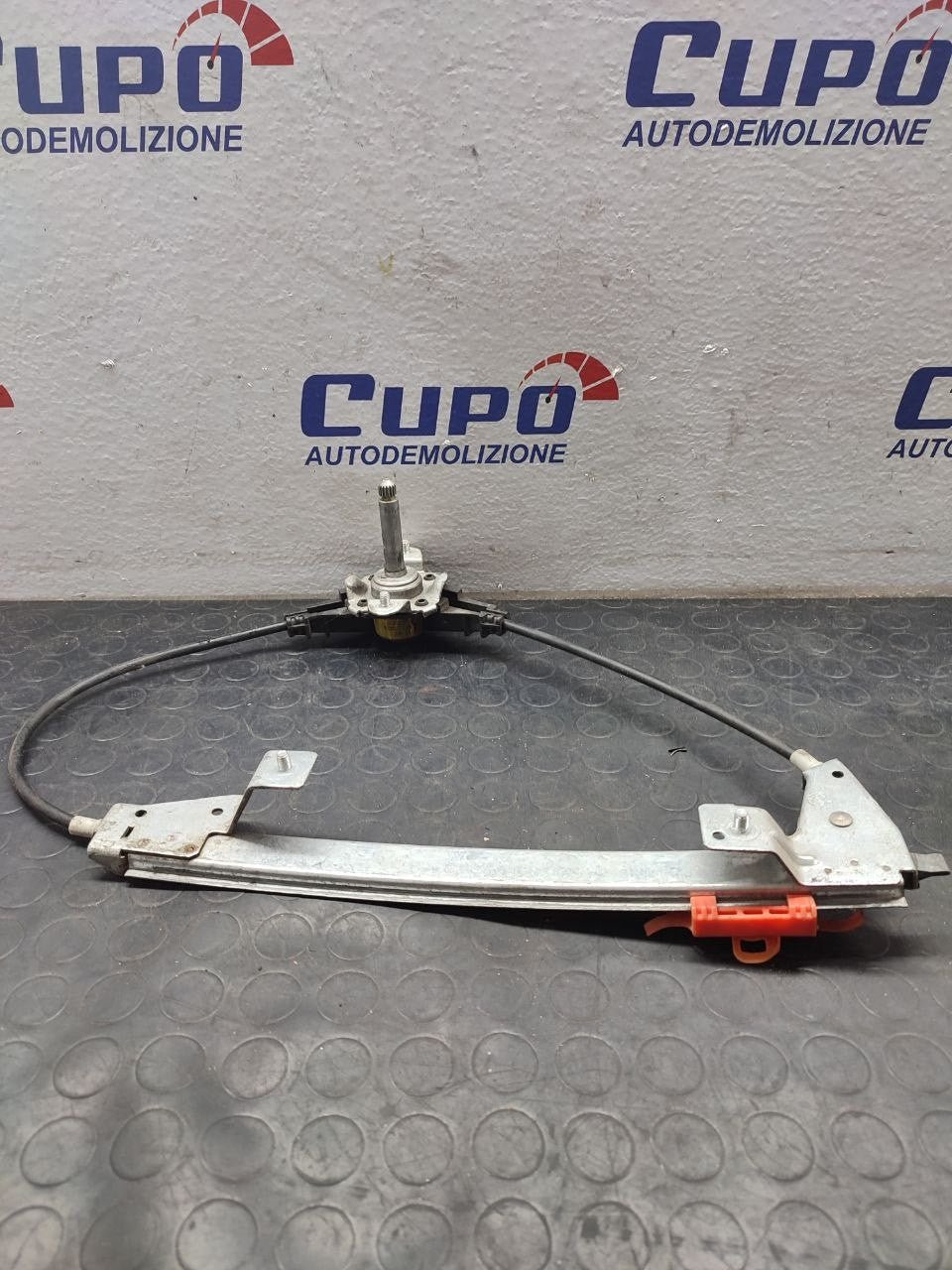 Alza Cristallo Manuale Posteriore Destro Fiat Grande Punto III Serie Cod:M 51723323 - F&P CRASH SRLS - Ricambi Usati