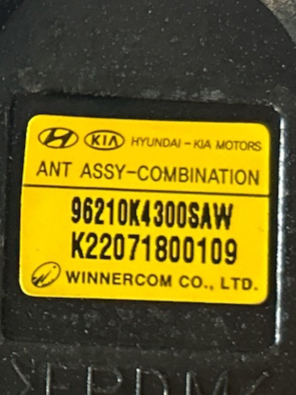Antenna Pinna Bianca Tetto Hyundai Kona (2017 > ) cod.96210K4300 - F&P CRASH SRLS - Ricambi Usati