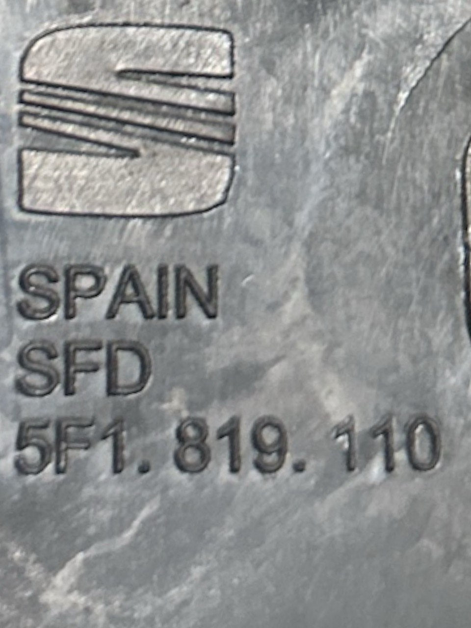 Aria Seat Leon III (2012 > 2019) cod.5F1819110 Rivestimento / Mascherina Display / Autoradio + Bocchette - F&P CRASH SRLS - Ricambi Usati