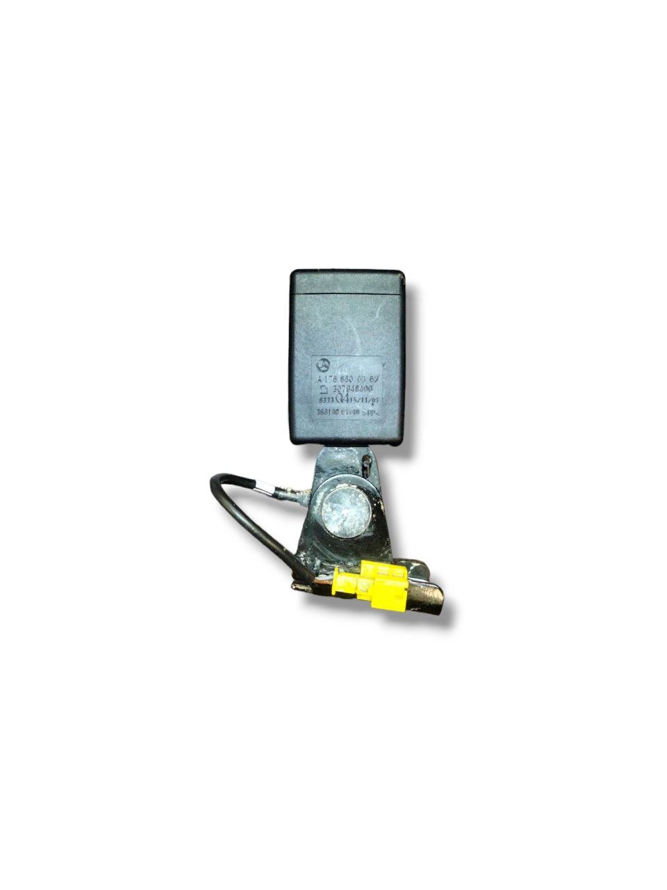 Attacco cintura posteriore sinistra sx Mercedes Classe A W 176 (2012-2018)cod. A1768600369 - F&P CRASH SRLS - Ricambi Usati