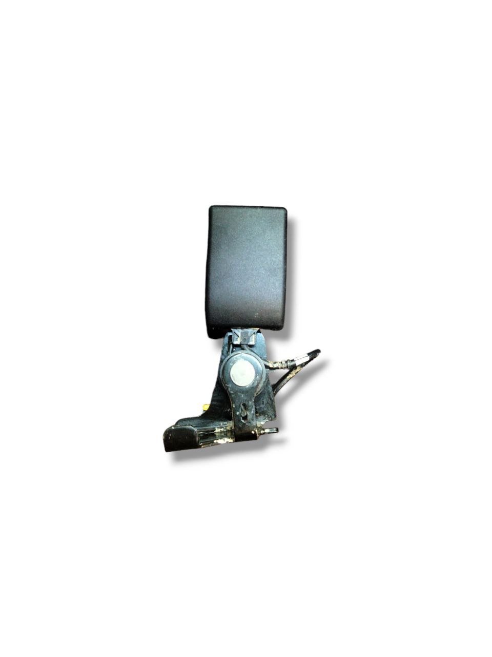 Attacco cintura posteriore sinistra sx Mercedes Classe A W 176 (2012-2018)cod. A1768600369 - F&P CRASH SRLS - Ricambi Usati