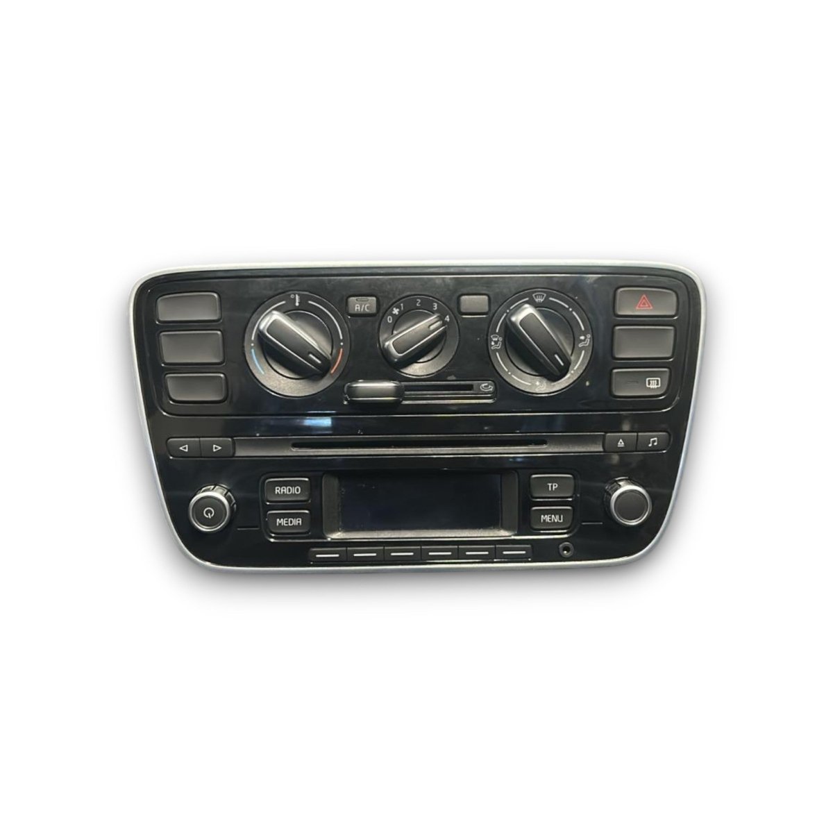 Autoradio Volkswagen UP cod.1s0035156a (2011 &gt; 2024) + comandi clima cod.1s0820045s - F&amp;P CRASH SRL - Ricambi Usati