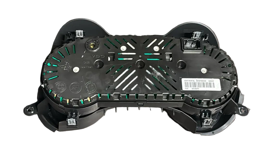 Tachometer / števec prevoženih kilometrov alfa romeo giulietta 1.6 dizel koda:50528273 (2010-2020) 