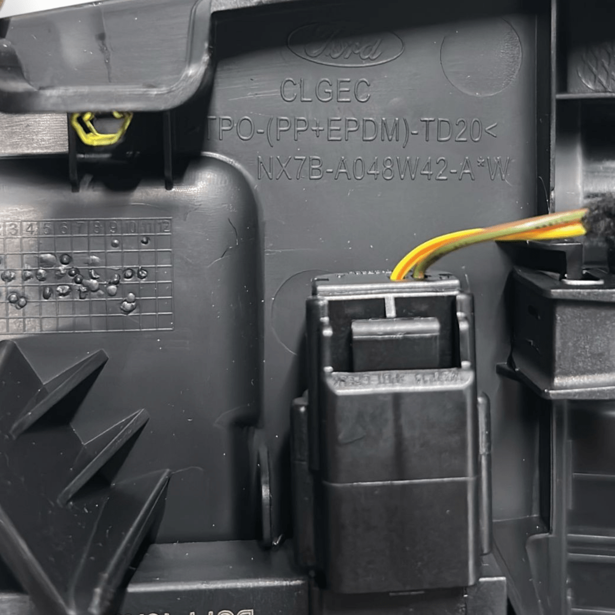 Base di ricarica wireless ford kuga iii cod:nx7b-a048w42-a (2020 >) - F&P CRASH SRL - Ricambi Usati