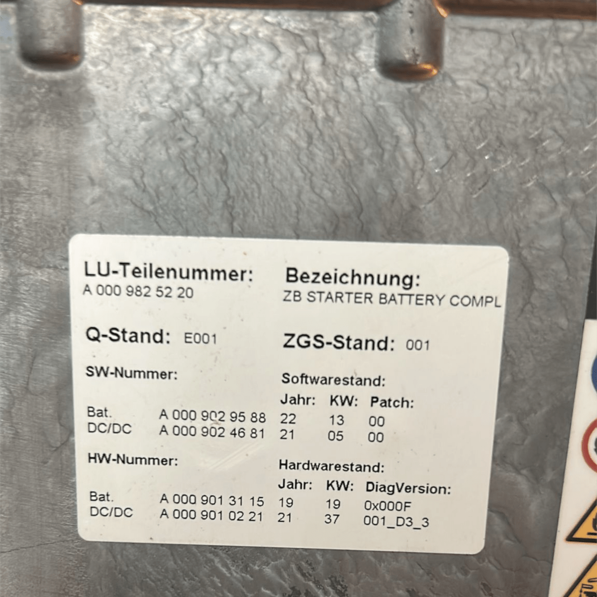 Batteria ibrido mercedes classe c w206 cod:A0009825220 (2021 >) - F&P CRASH SRL - Ricambi Usati