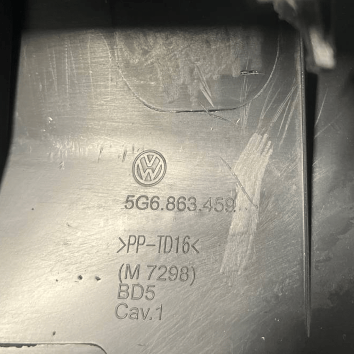 Batticofano / Modanatura Interna Bagagliaio Volkswagen Golf VII (2012 al 2019) cod: 5G6863459 - F&P CRASH SRLS - Ricambi Usati