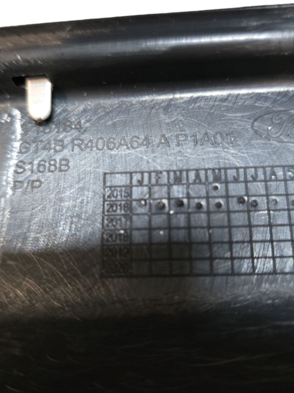 Battitacco Portabagagli Ford Edge ( 2016 > ) Cod : GT4BR406A64A - F&P CRASH SRLS - Ricambi Usati