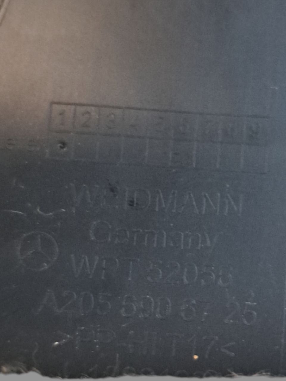 Battitacco Posteriore Sinistro Mercedes Classe C W205 (2013>) COD:A2056906725 - F&P CRASH SRLS - Ricambi Usati