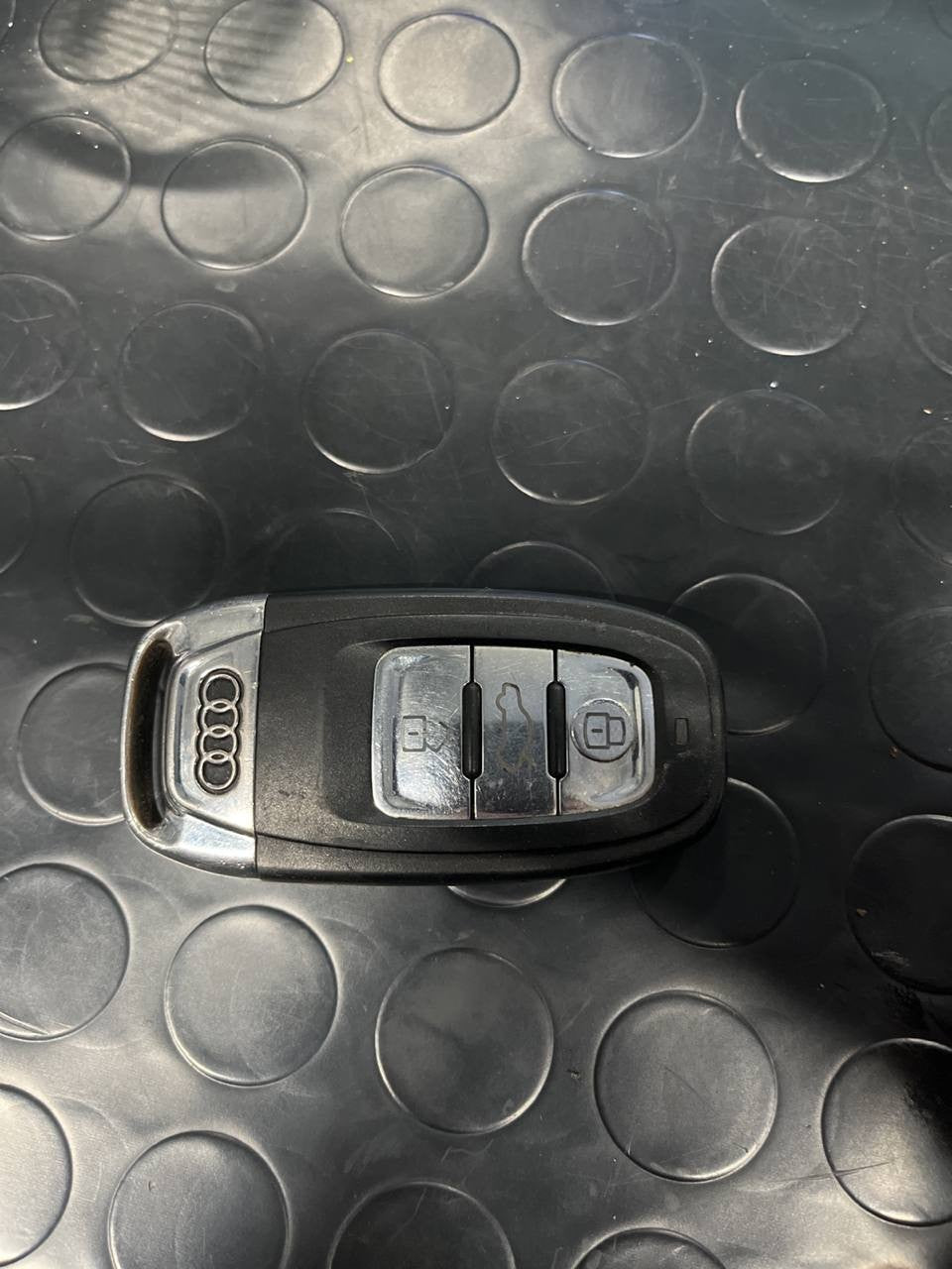 Blocchetto Avviamento + Chiave Audi A4 B8 ( 8K - 2011 ) cod: 8K0909131 - F&P CRASH SRLS - Ricambi Usati