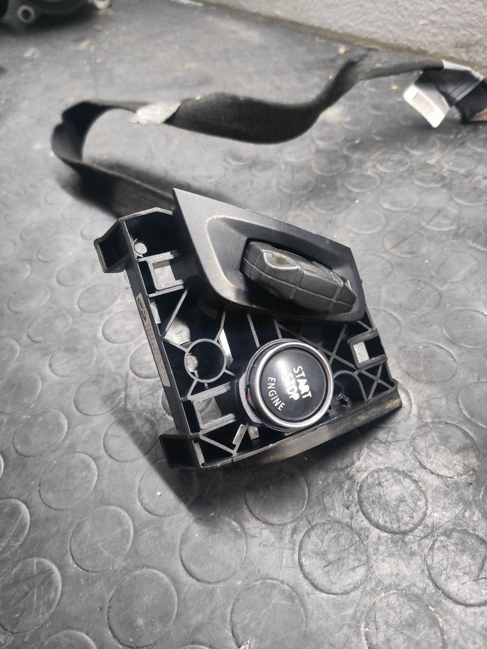 Blocchetto avviamento con chiave Bmw X5 ( e70 ) 3.0 d cod 6966714-10 - F&P CRASH SRLS - Ricambi Usati