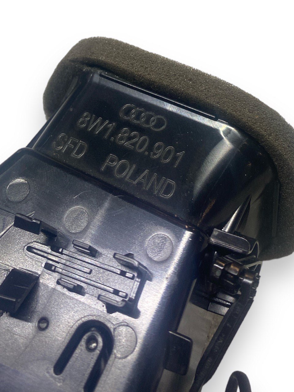 Bocchetta aria anteriore sinistra Audi A4 ( B9 - 2017 ) cod. 8W1820901 - F&P CRASH SRLS - Ricambi Usati