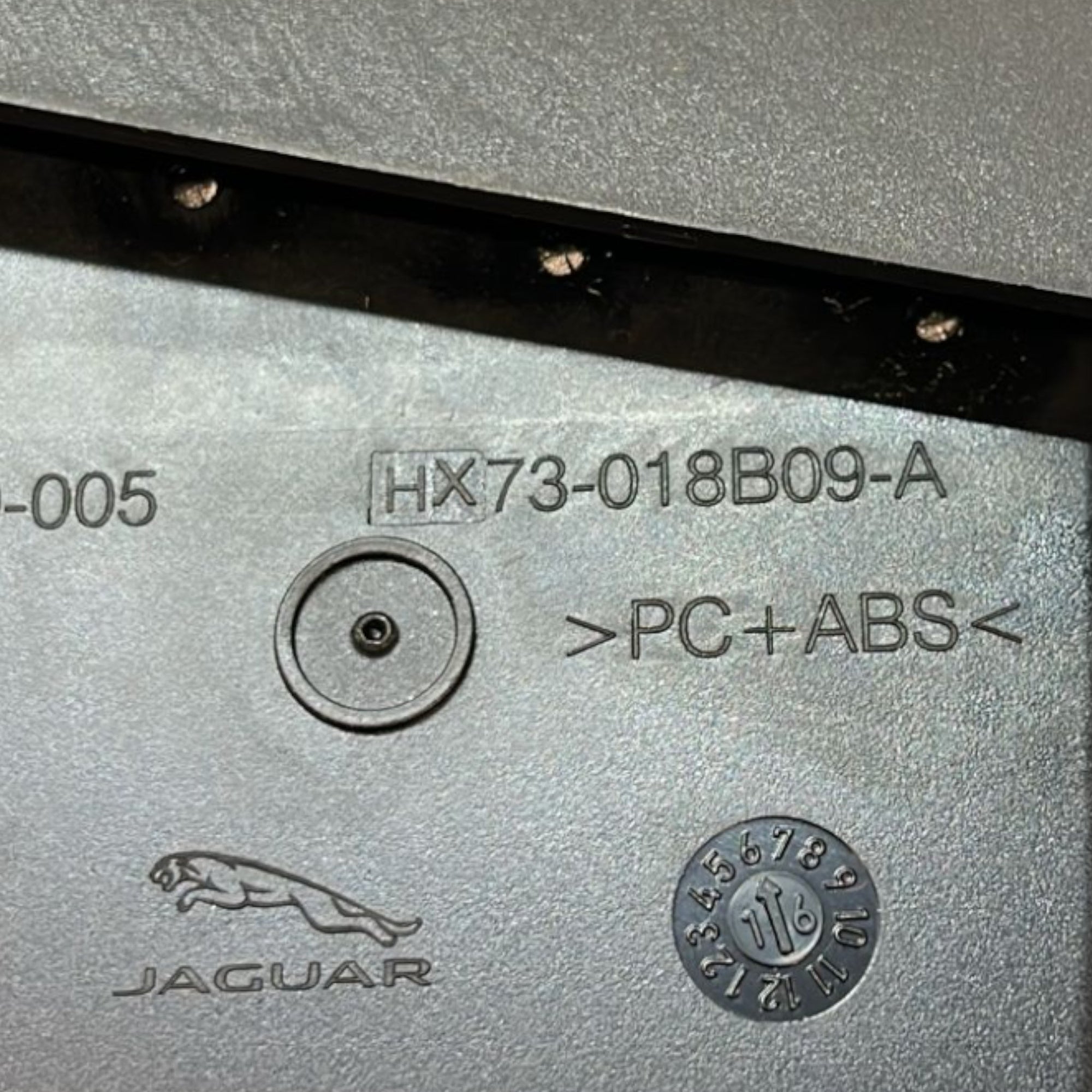 Bocchetta Aria Anteriore Sinistra Jaguar F - Pace cod:HX73 - 018B09 - A (2016 >) - F&P CRASH SRLS - Ricambi Usati