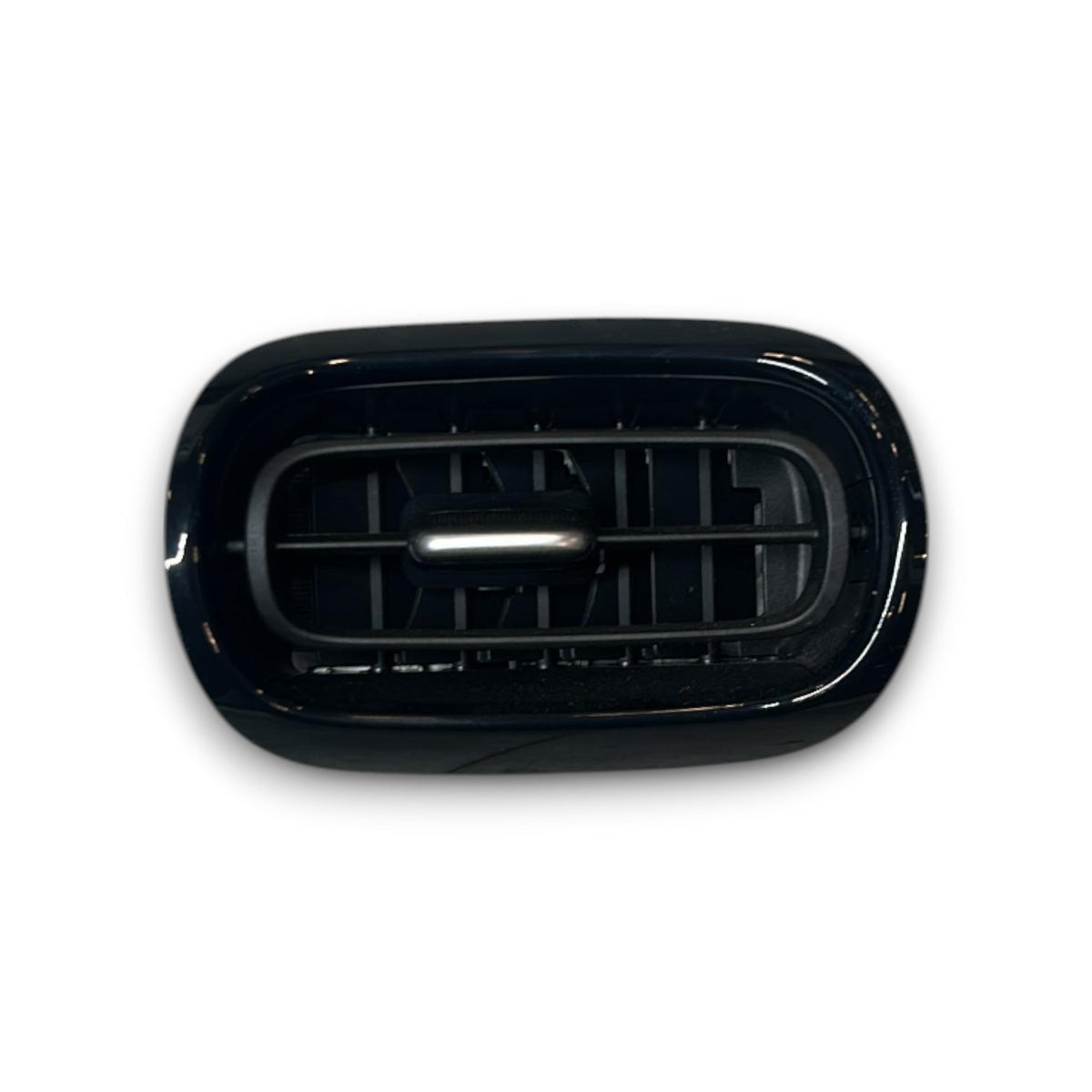 Bocchetta Aria Anteriore Sinistra Toyota Yaris Cross cod.55660 - 0D650 (2020 &gt; ) cod.55660 - K0040 cod.55660 - K0070 cod.55660 - K0050 - F&amp;P CRASH SRLS - Ricambi Usati
