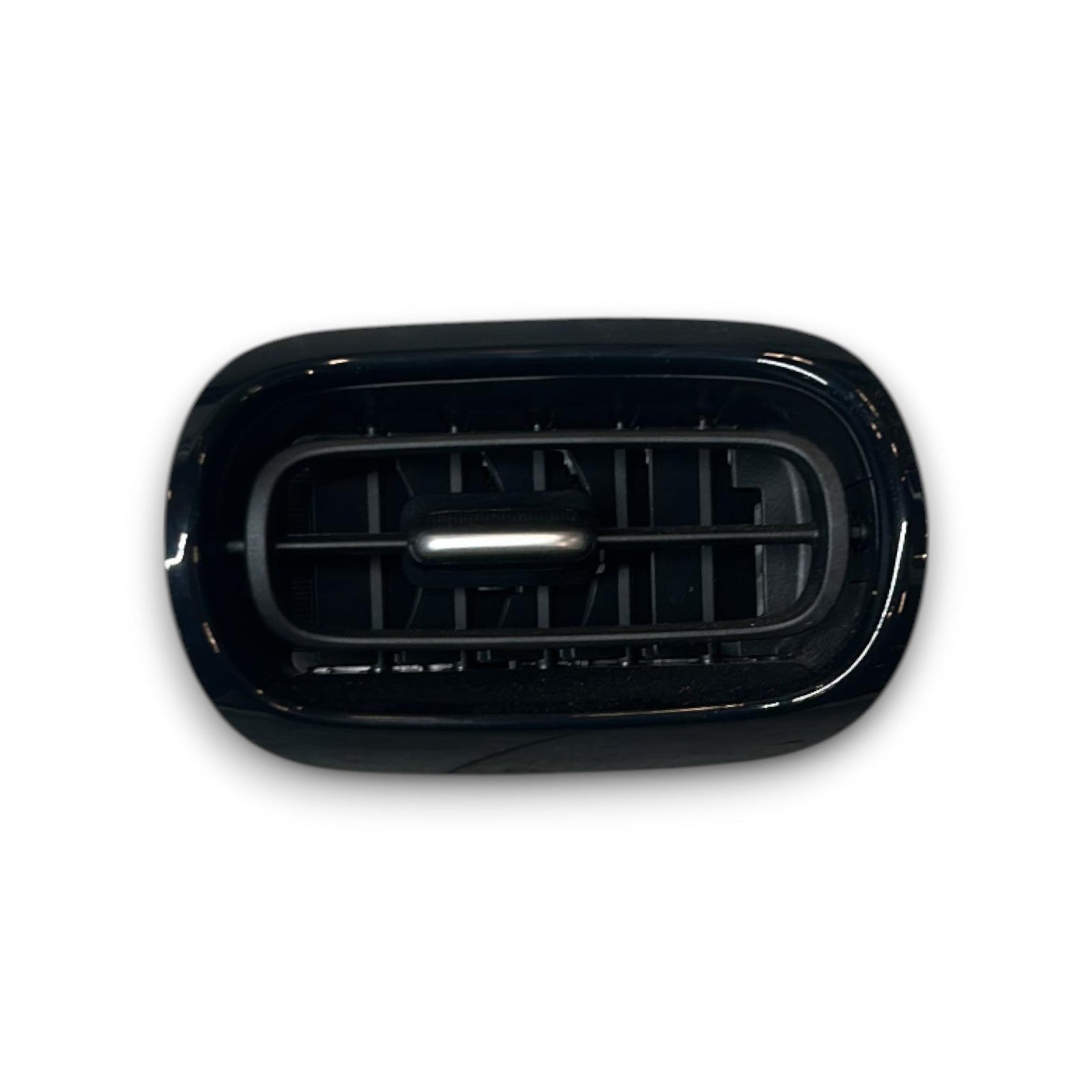 Bocchetta Aria Anteriore Sinistra Toyota Yaris Cross cod.55660 - 0D650 (2020 > ) cod.55660 - K0040 cod.55660 - K0070 cod.55660 - K0050 - F&P CRASH SRLS - Ricambi Usati