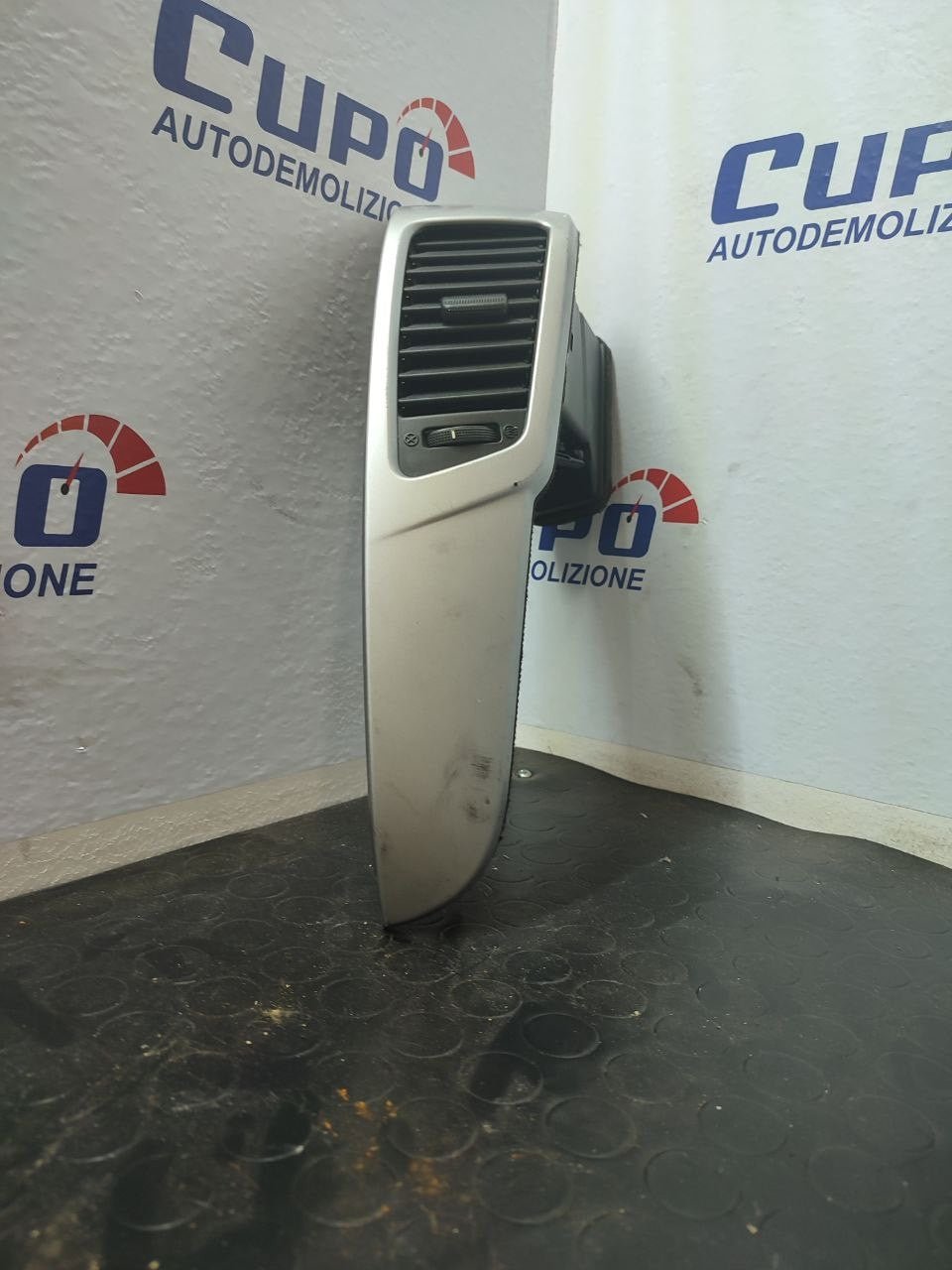 Bocchetta aria centrale KIA VENGA 1.4 cod: 1p0001s - F&P CRASH SRLS - Ricambi Usati